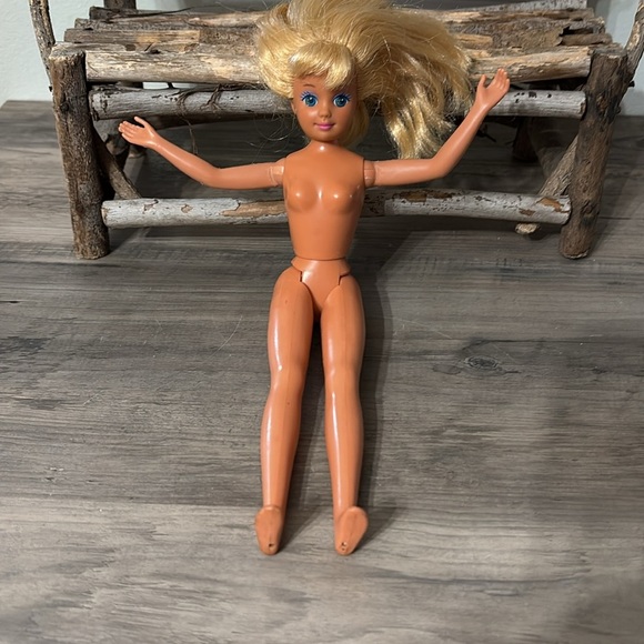 PRE OWNED MATTEL 1987 TEEN SKIPPER TWIST AND TURN BARBIE DOLL BUTTERFLY CROP TOP - Picture 10 of 16